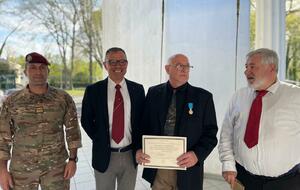 Pyrénées Atlantiques : remise de médaille à M. Stéphane LOMBART