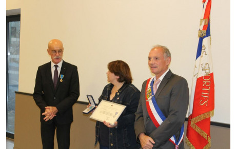 Dordogne : Remise diplôme médaille argent commune de Lanquais