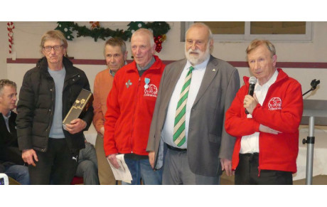 Pyrénées-Atlantiques : Remise de la médaille d'argent à M. Jean DAMESTOY